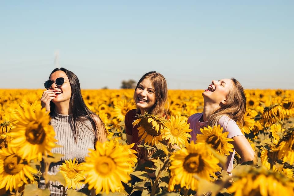 Sunflower field photoshoot outfit