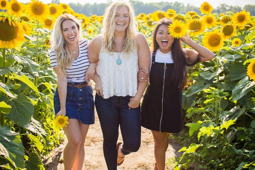Sunflower field photoshoot outfit
